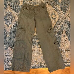 Women’s Urban Outfitters low rise green cargo pants